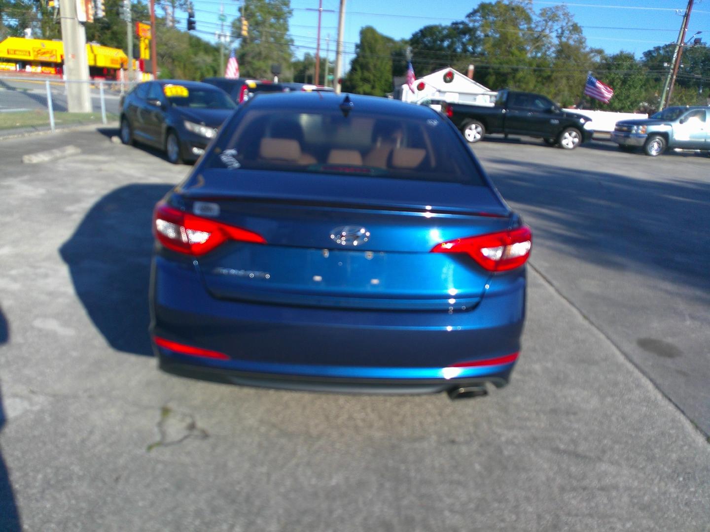 2016 BLUE HYUNDAI SONATA BASE; SE (5NPE24AF0GH) , located at 10405 Abercorn Street, Savannah, GA, 31419, (912) 921-8965, 31.988262, -81.131760 - Photo#3